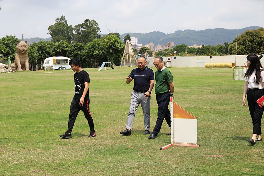 阳西县谭鑫常务副县长和钟基建副县长等领导莅临乐动在线注册实业有限公司参观视察